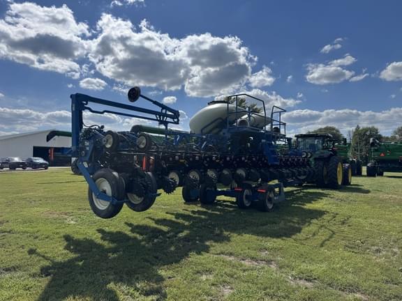 Image of Kinze 3600 equipment image 3
