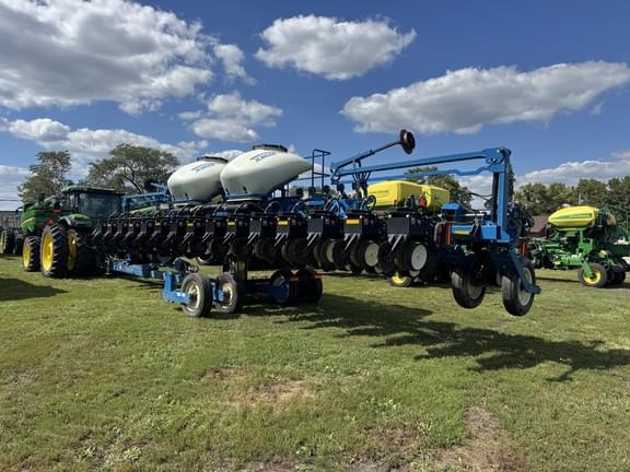 Image of Kinze 3600 equipment image 2