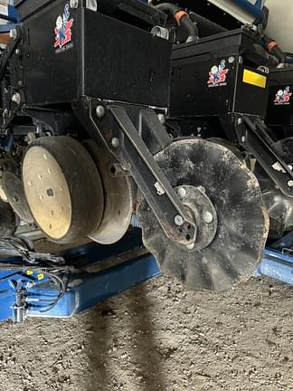 Image of Kinze 3600 equipment image 3