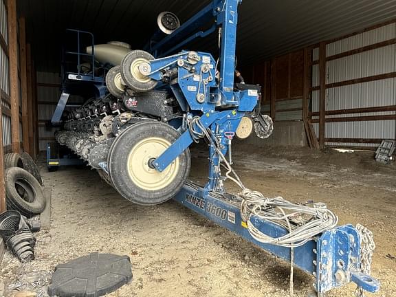 Image of Kinze 3600 equipment image 1