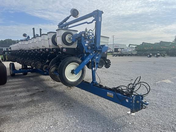 Image of Kinze 3600 equipment image 2