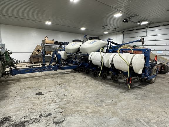 Image of Kinze 3600 equipment image 1