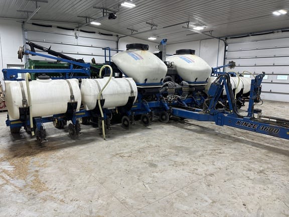 2014 Kinze 3600 Equipment Image0