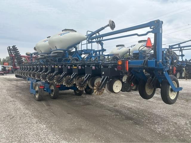Image of Kinze 3600 equipment image 4