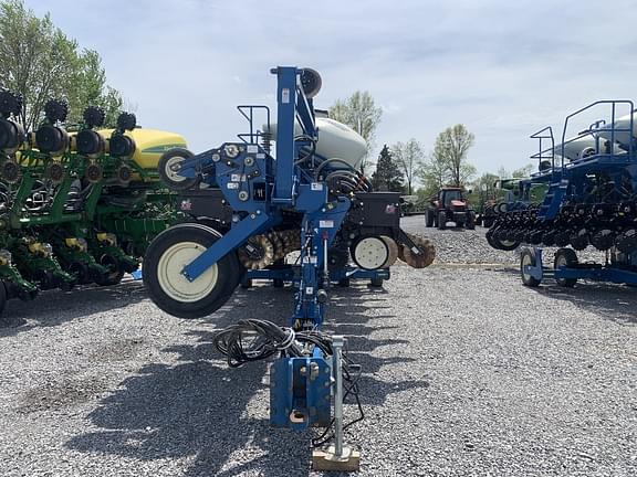 Image of Kinze 3600 equipment image 4