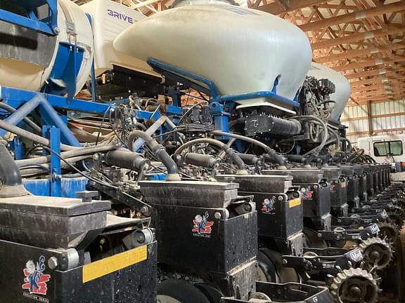 Image of Kinze 3600 equipment image 3