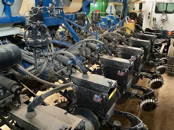 Image of Kinze 3600 equipment image 4