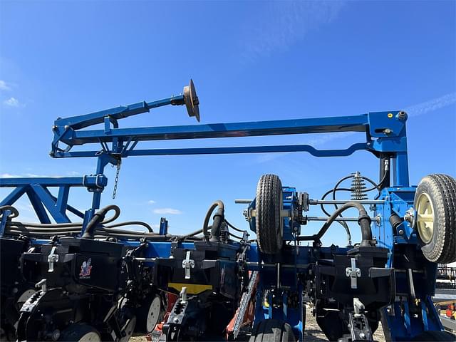 Image of Kinze 3600 equipment image 2