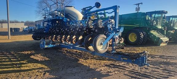 Image of Kinze 3600 equipment image 3