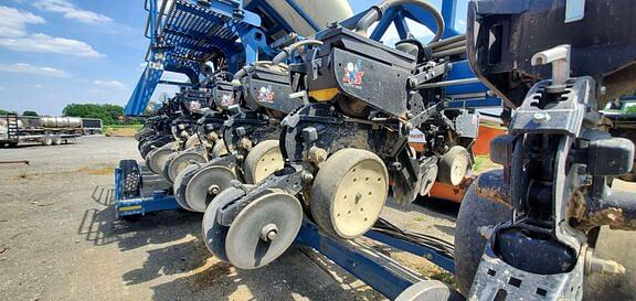 Image of Kinze 3600 equipment image 4