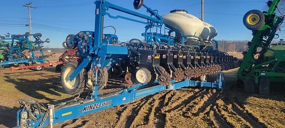 Image of Kinze 3600 equipment image 1