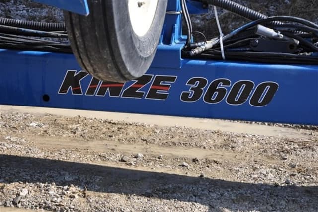 Image of Kinze 3600ASD equipment image 3