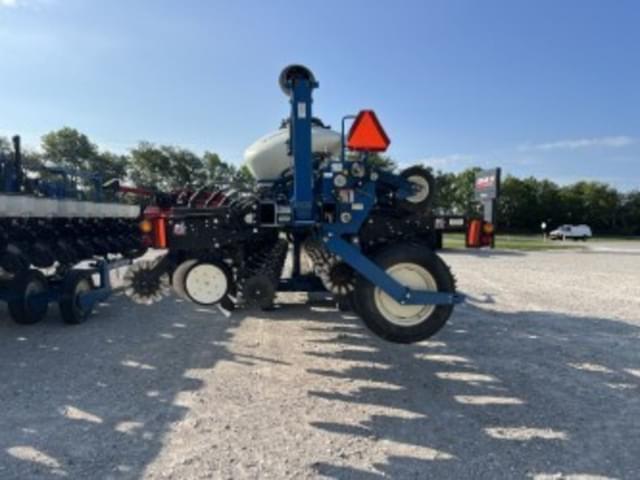 Image of Kinze 3600 equipment image 1