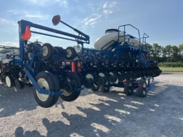 Image of Kinze 3600 equipment image 2
