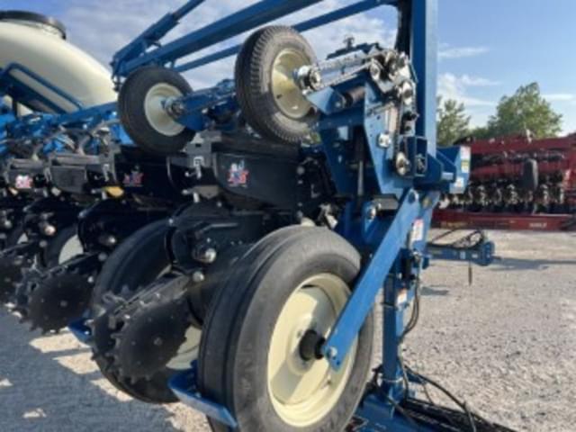 Image of Kinze 3600 equipment image 4