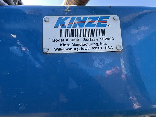 Image of Kinze 3600 equipment image 3