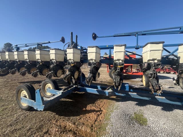 Image of Kinze 3600 equipment image 1