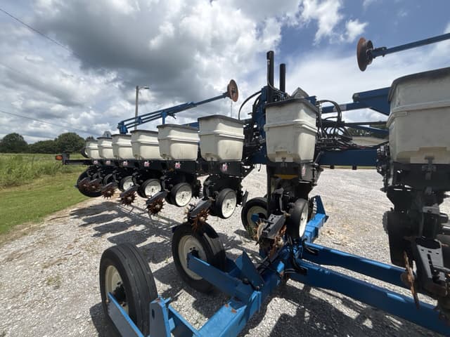 Image of Kinze 3600 equipment image 3