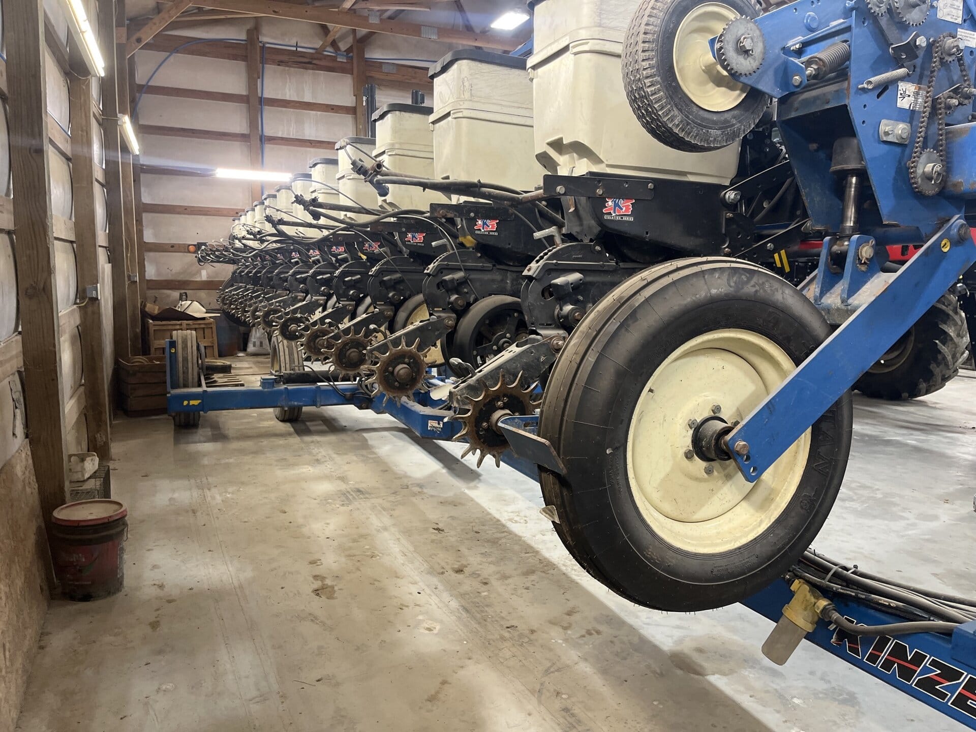 2014 Kinze 3600 Equipment Image0