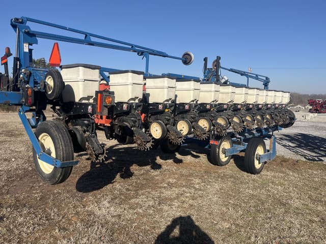 Image of Kinze 3600 equipment image 2