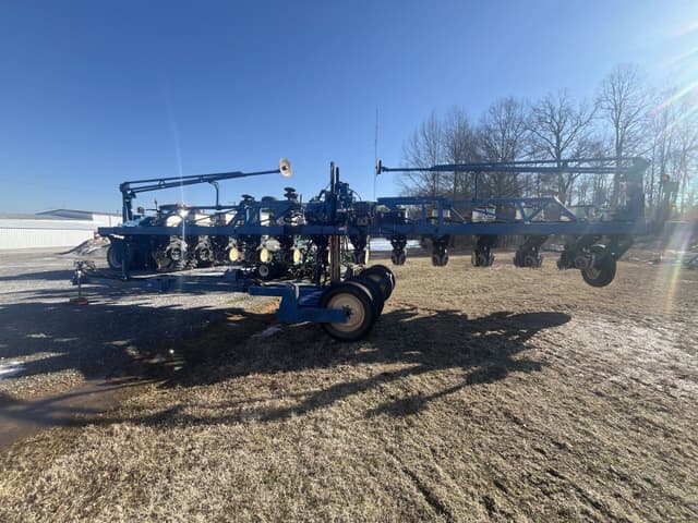 Image of Kinze 3600 equipment image 3
