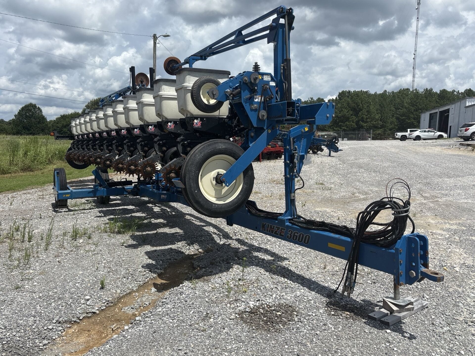 2014 Kinze 3600 Equipment Image0