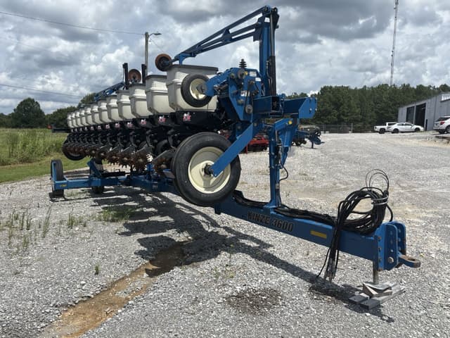 Image of Kinze 3600 equipment image 1