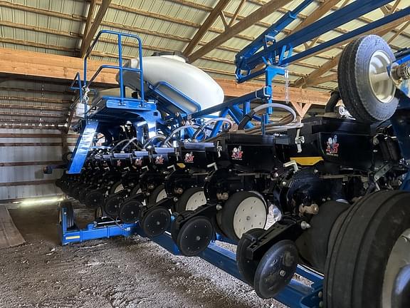 2014 Kinze 3600 Equipment Image0