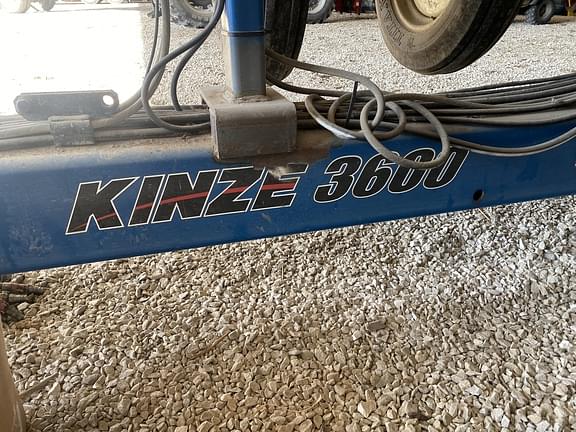 Image of Kinze 3600 equipment image 2