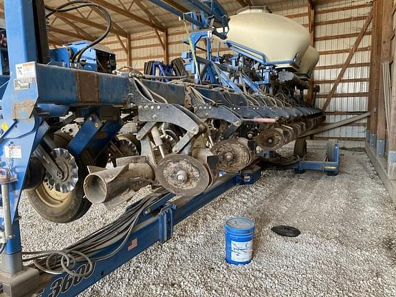 Image of Kinze 3600 equipment image 3