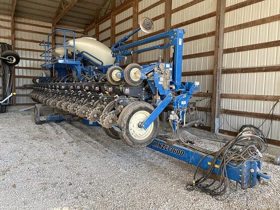 Image of Kinze 3600 equipment image 1