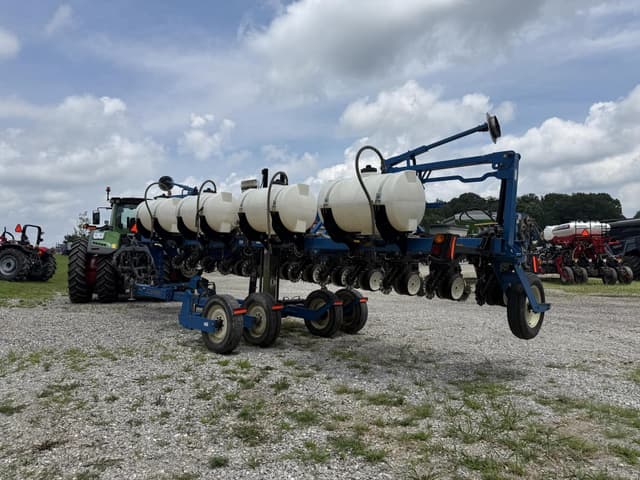 Image of Kinze 3600 equipment image 1