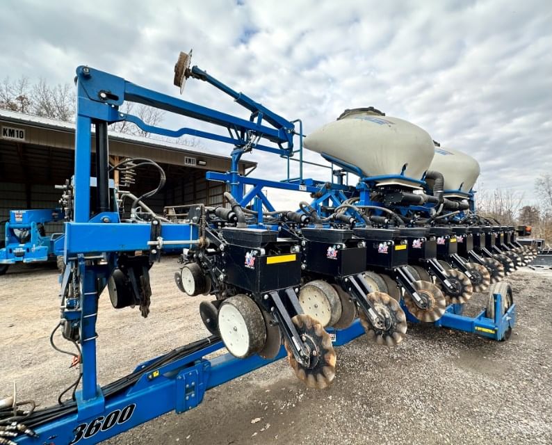2014 Kinze 3600 Equipment Image0