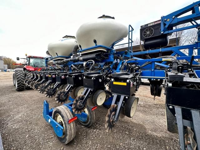 Image of Kinze 3600 equipment image 1