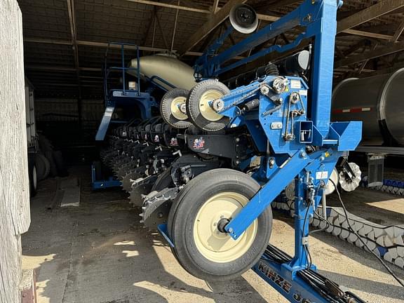 Image of Kinze 3600ASD equipment image 1