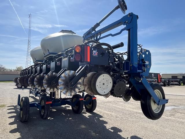Image of Kinze 3600ASD equipment image 2