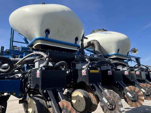 Image of Kinze 3600ASD equipment image 4