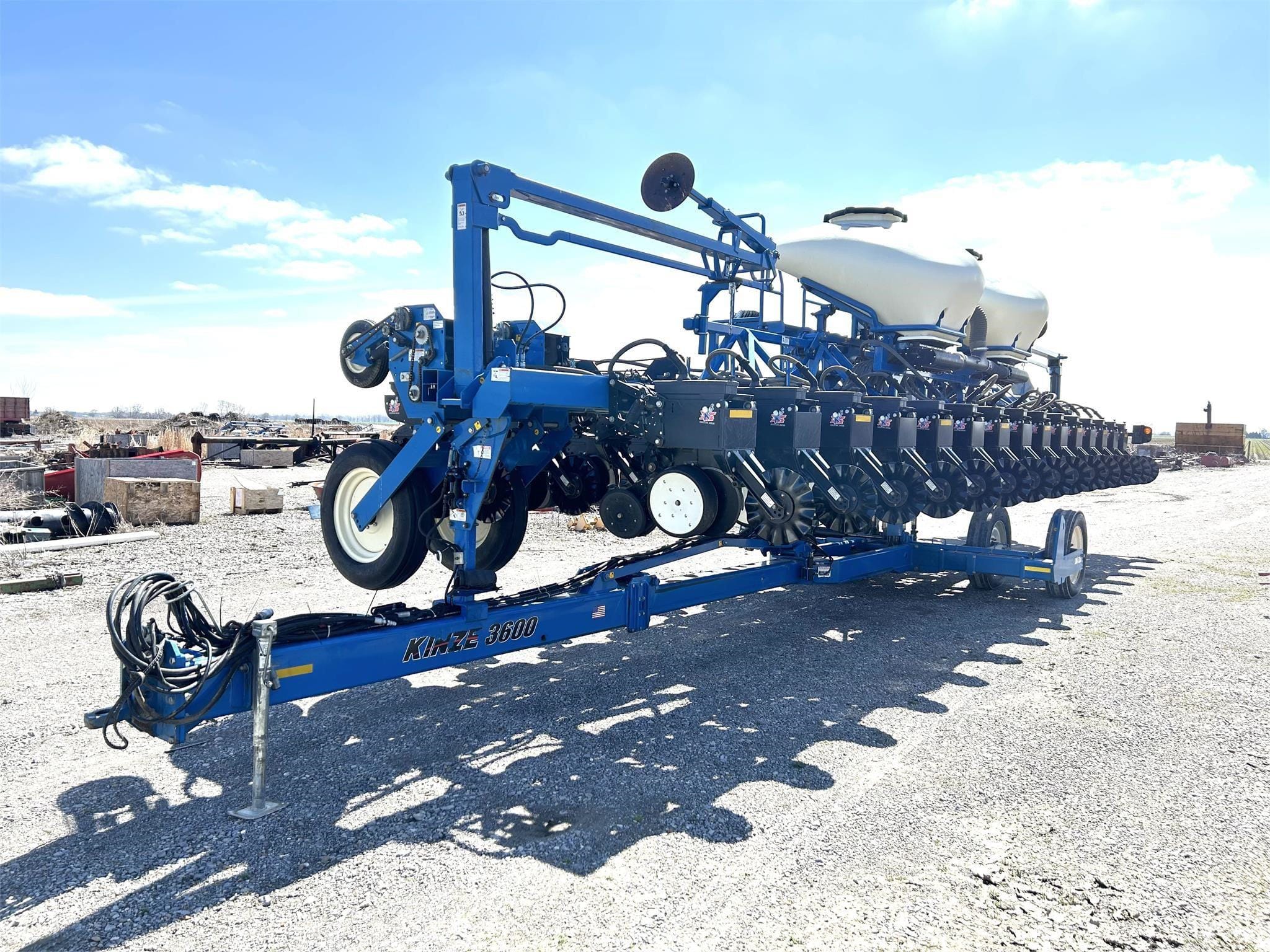 2014 Kinze 3600ASD Equipment Image0