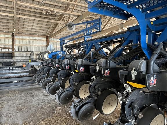 Image of Kinze 3600ASD equipment image 2