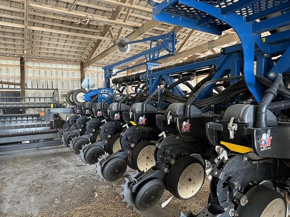 Image of Kinze 3600ASD equipment image 2
