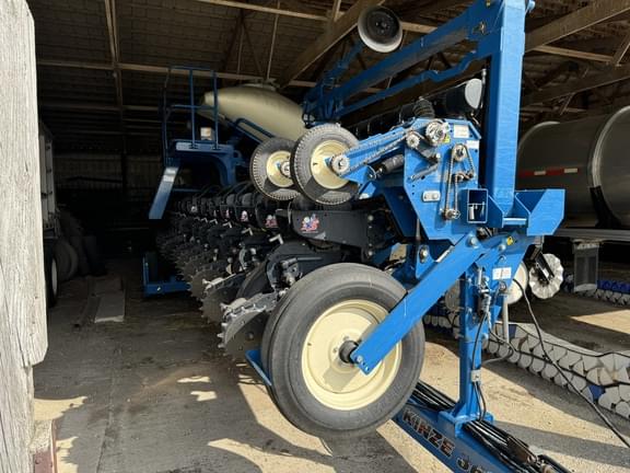 Image of Kinze 3600ASD equipment image 1