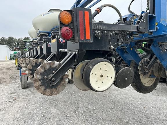 Image of Kinze 3600ASD equipment image 2