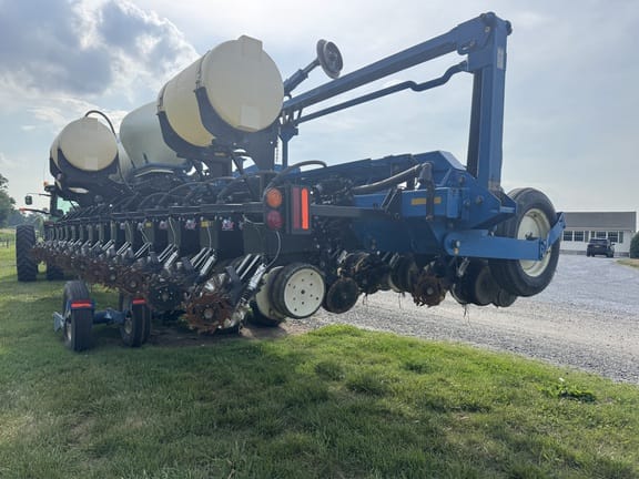 2014 Kinze 3660 Equipment Image0