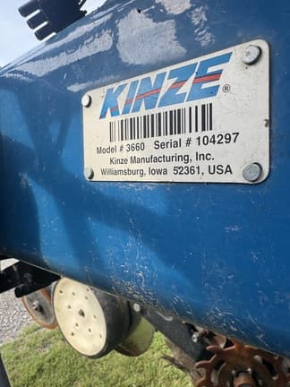 Image of Kinze 3660 equipment image 4