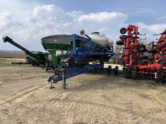 Image of Kinze 3660 equipment image 1