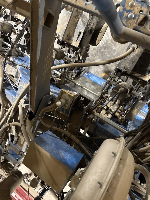 Image of Kinze 3660 equipment image 3