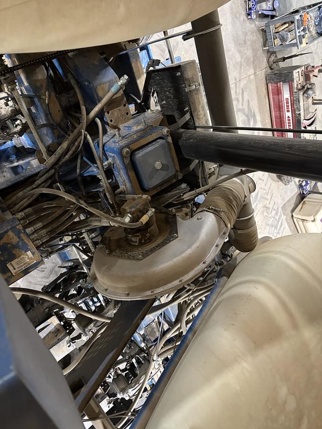 Image of Kinze 3660 equipment image 2