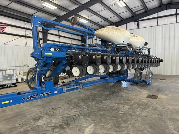 Image of Kinze 3660 equipment image 1