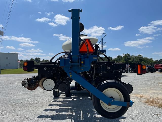 Image of Kinze 3660 equipment image 3