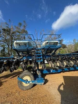Image of Kinze 3660 equipment image 2